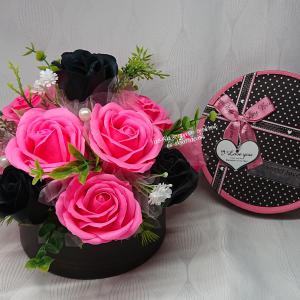 Magenta és fekete szappanrózsa box