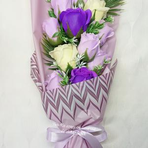 Nagy 11 szálas szappanrózsa csokor díszdobozban