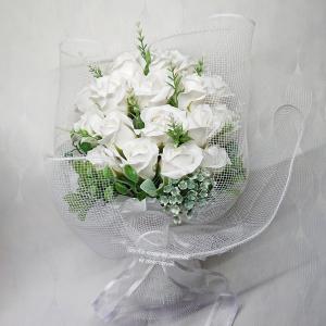 Óriás 19 szálas fehér szappanrózsa csokor díszdobozban