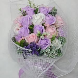 Óriás 19 szálas szappanrózsa csokor díszdobozban