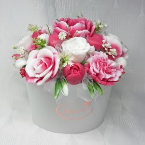 Piros - fehér illatos szappanvirág csokor