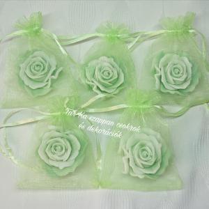 Rózsa szappan dísz organza szatyorral, celofánba csomagolva