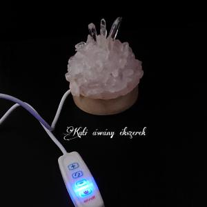 Rózsakvarc - hegyikristály ásvány lámpa fa talppal