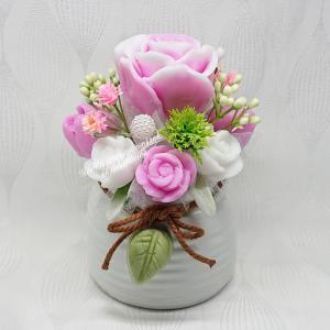 Rózsaszín - fehér szappanvirág csokor zöld leveles kaspóban