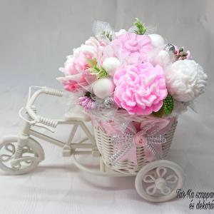 Rózsaszín kavalkád illatos szappan asztaldísz tricikliben