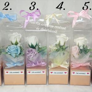 Sok szeretettel! 2 szálas szappanrózsa csokor díszdobozban