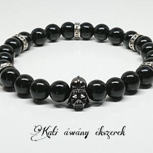 Star Wars rajongóknak ónix ásvány karkötő Darth Vader-es köztessel
