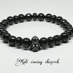 Star Wars rajongóknak ónix ásvány karkötő Darth Vader-es köztessel