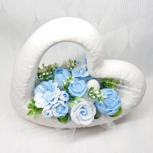 Szappanvirág csokor fehér szív kosárban