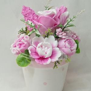 Szappanvirág csokor nagy pöttyös kaspóban