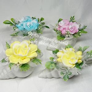 Szappanvirágok csigaházban (orchidea, kamélia)