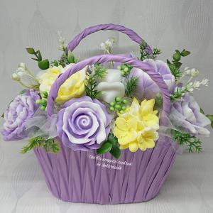 Szappanvirágok lila táskában