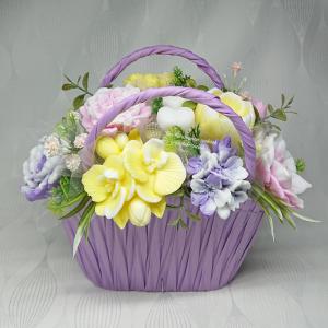 Szappanvirágok lila táskában