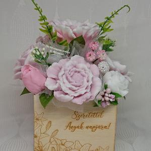 Szeretettel Anyák napjára! szappanvirág csokor