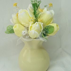 Tulipán csokor vázában