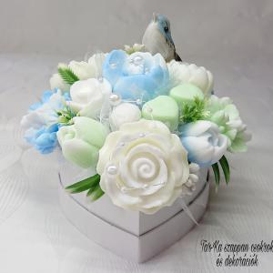 Zöld - sárga - kék - fehér szappan csokor szív formájú boxban