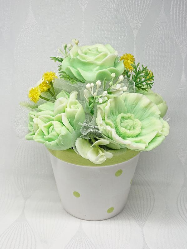 Zöld-fehér szappanvirág csokor pöttyös kaspóban