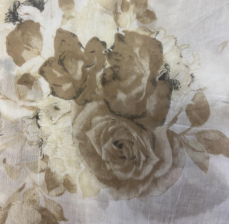 Bézs alapon -  elmodósótt virágokkal díszített pamut selyem sál