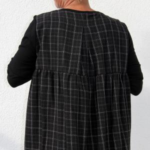 Fekete kardigán hátulján divatos kockás betéttel- Wendy-Trendy®