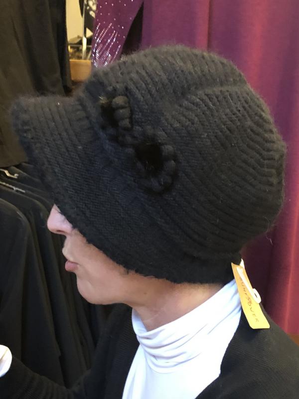 Fekete angóra kalap
