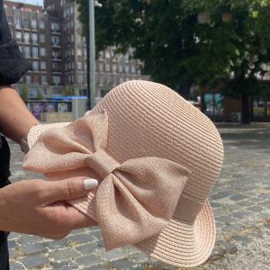 Fáradt rózsaszín kiskarimás nyári kalap állítható méretben