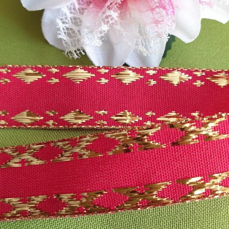 20SLM05 - 20mm-es arany rombusz mintás szövet szalag - piros