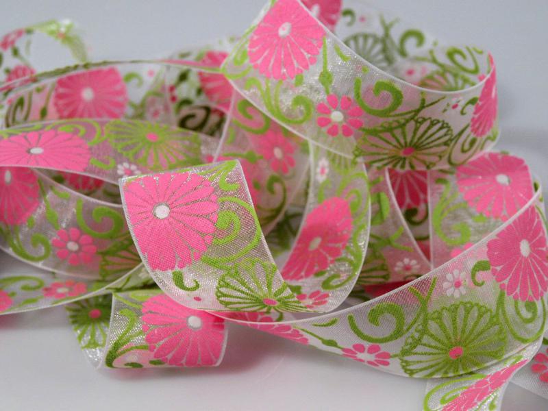 22SZOM07 - 22mm-es margaréta mintás organza szalag - fehér