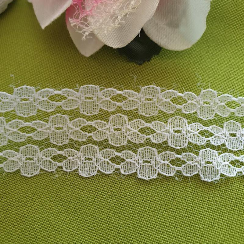 25SCS49 - 25mm-es Hófehér csipke szalag