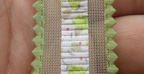 25SZOM09 - 25mm-es zöld színű, levél mintás organza szalag - 180cm