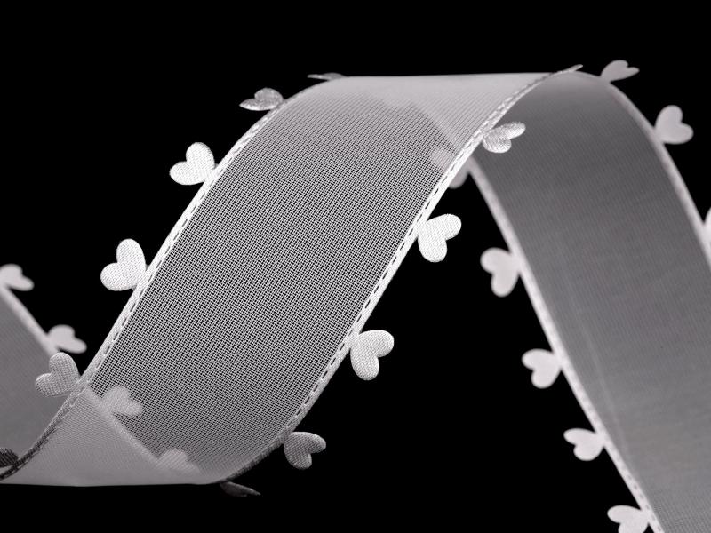 40SZK26 - 40mm-es fehér organza szalag kivágott szatén szívekkel a szélén