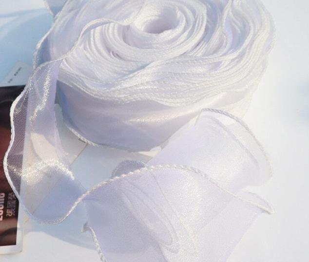 90SZO01 - 90mm-es szegett fehér organza szalag