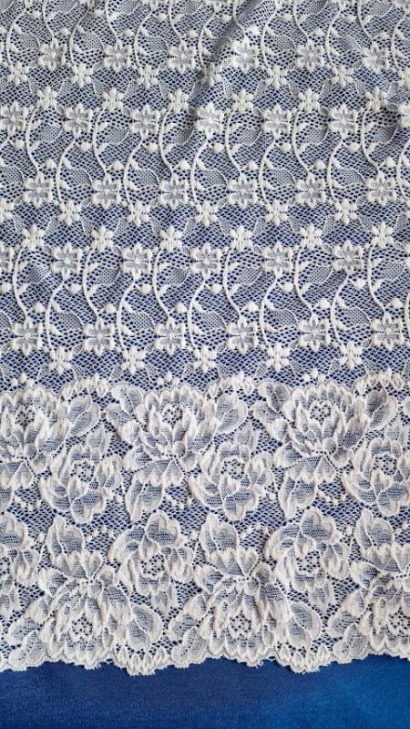 ANY03 - Virág mintás széles bordűrös rugalmas fehér csipke anyag