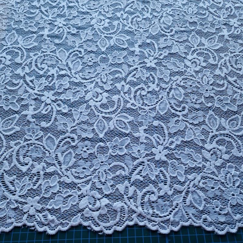 ANY33 - Virág mintás bordűrös rugalmas fehér csipke anyag