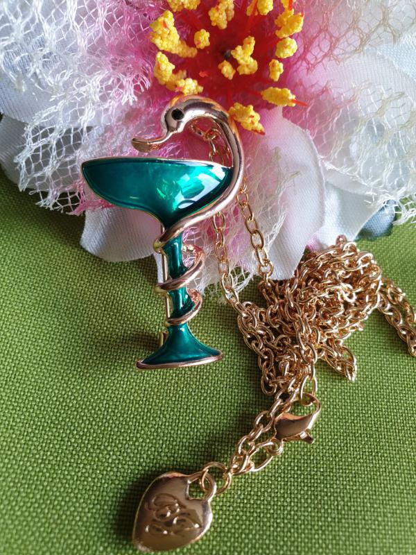 Bross, kitűző BNY04 - Tűzzománcos Hügieia serlege medál nyaklánccal 28x43mm