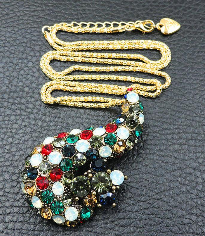 Bross, kitűző BNY08 - Antik hatású strasszköves medál nyaklánccal 40x68mm