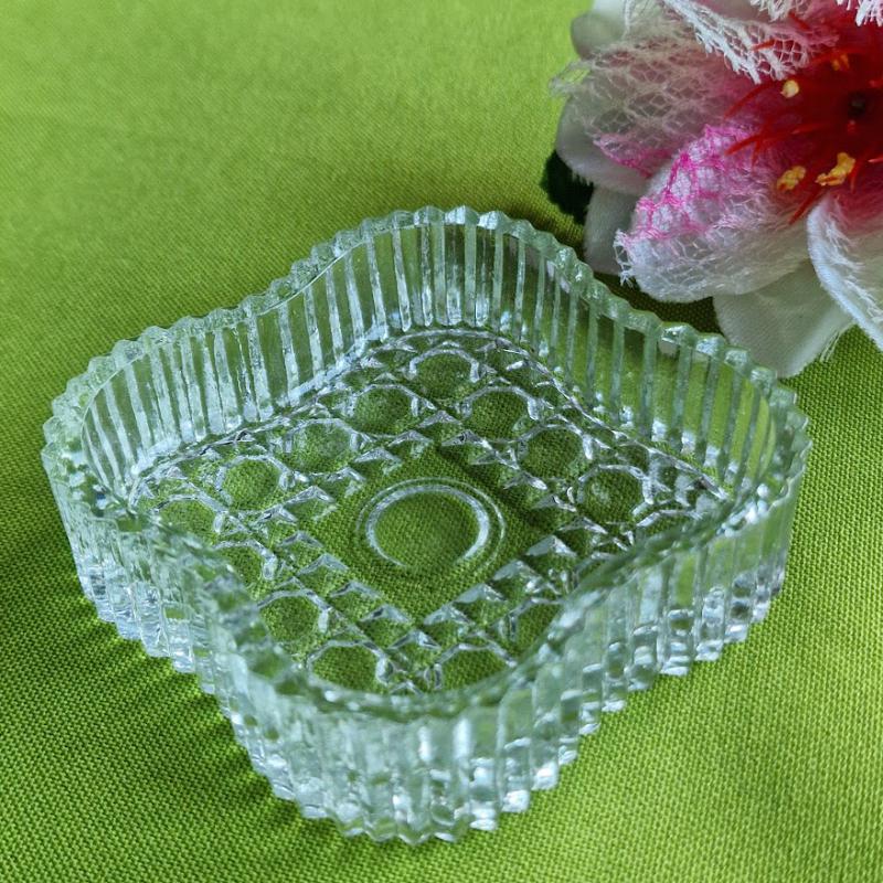 CSE55 - Vintage préselt üvegből készült lóhere alakú ékszertertó, csecsebecse tál