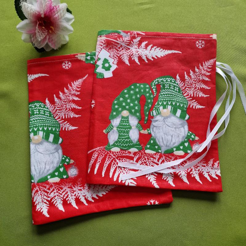DCS127 - Manó és páfrány mintás mikulás zsák, textil ajándéktasak - piros