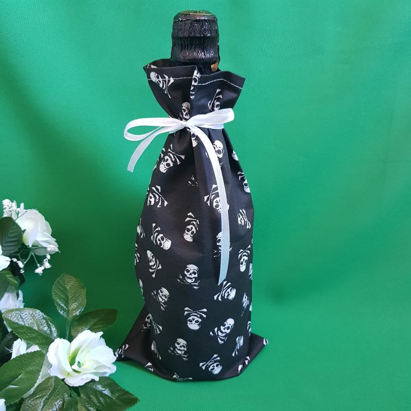 DCS73 - Koponya mintás bor és pezsgőtartó textil ajándéktasak, zsák kb. 13x32cm