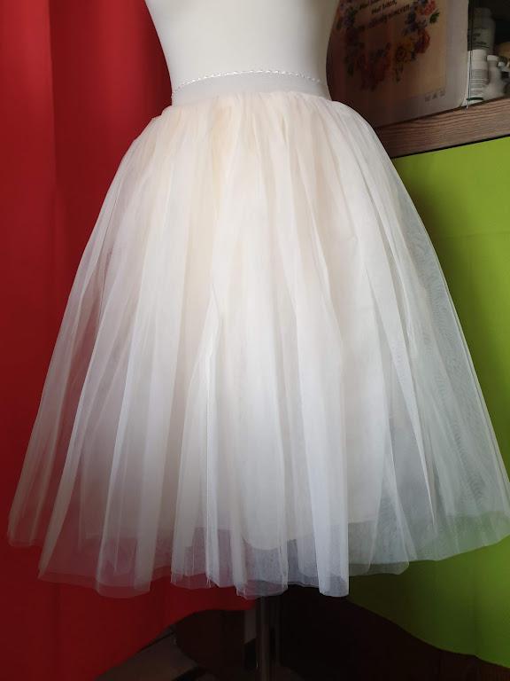 ESKÜVŐ ASZ29C - 5 rétegű ekrü midi tüll szoknya