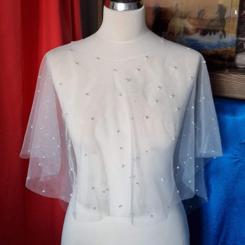 ESKÜVŐ BOL136 - Elegáns fehér színű gyöngyös boleró, pelerin