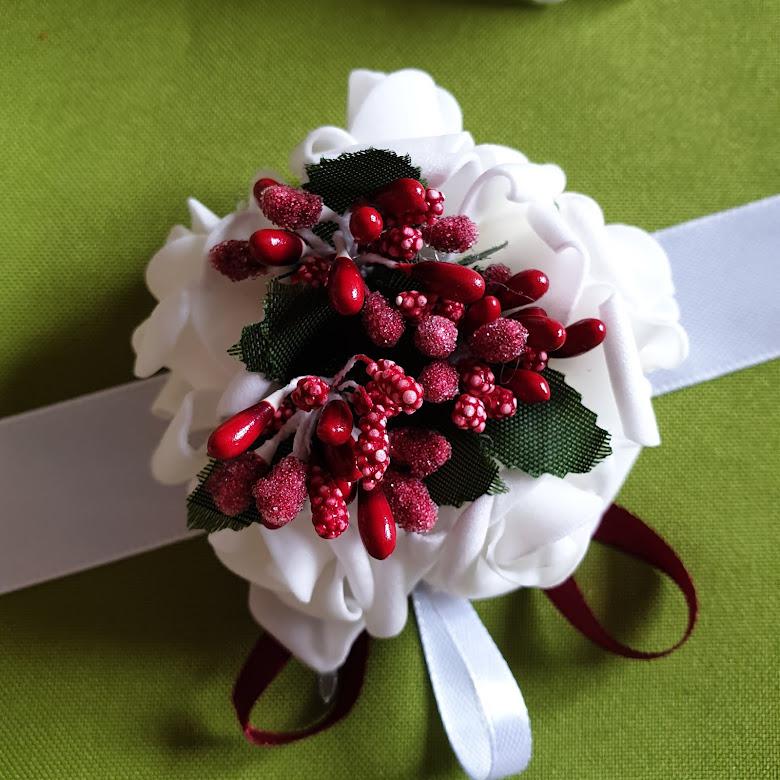 ESKÜVŐ CSD22 - Bordó és fehér habvirágból készült csuklódísz