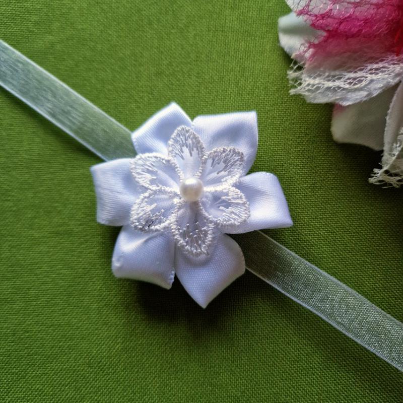 ESKÜVŐ CSD33 - Hímzett gyöngyös virágos csuklódísz