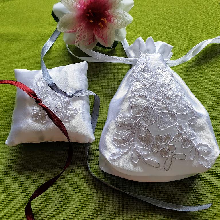 ESKÜVŐ GYP06 - Hófehér szatén gyűrűpárna és menyasszonyi szütyő