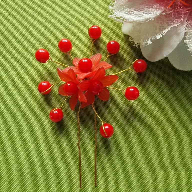 ESKÜVŐ HAD135 - Gyöngyös virágos piros Menyecske hajtű, hajdísz