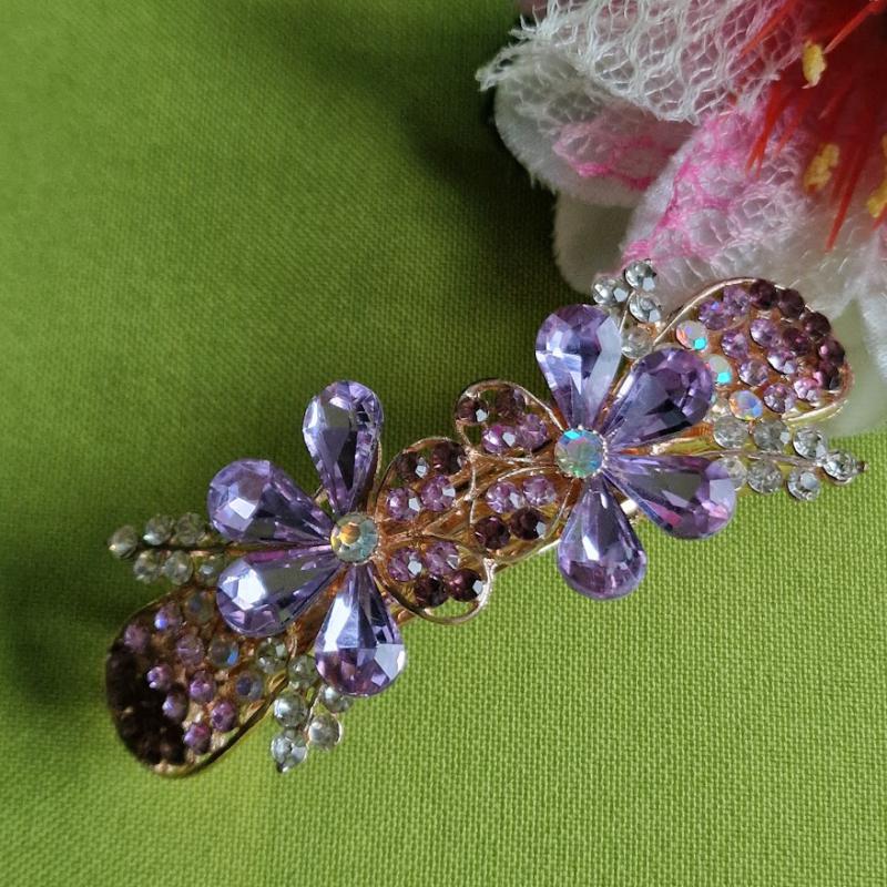 ESKÜVŐ HAD214 - Menyasszonyi strasszköves, virág mintás franciacsat