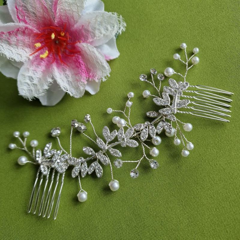 ESKÜVŐ HAD230 - Menyasszonyi strasszos, gyöngyös dupla hajfésűs hajdísz - ezüst alap