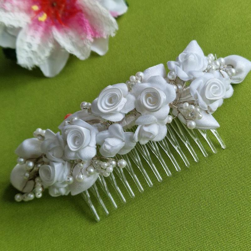 ESKÜVŐ HAD231 - Fehér szatén virágos. gyöngyös menyasszonyi hajpánt, hajdísz