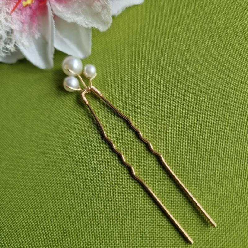 ESKÜVŐ HAD243 - Arany színű 3 gyöngyös hajtű, hajdísz