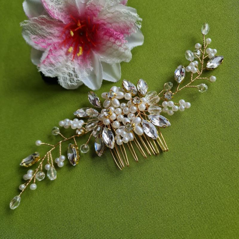 ESKÜVŐ HAD251 - Menyasszonyi kristályköves, gyöngy virágos hajfésű, hajdísz