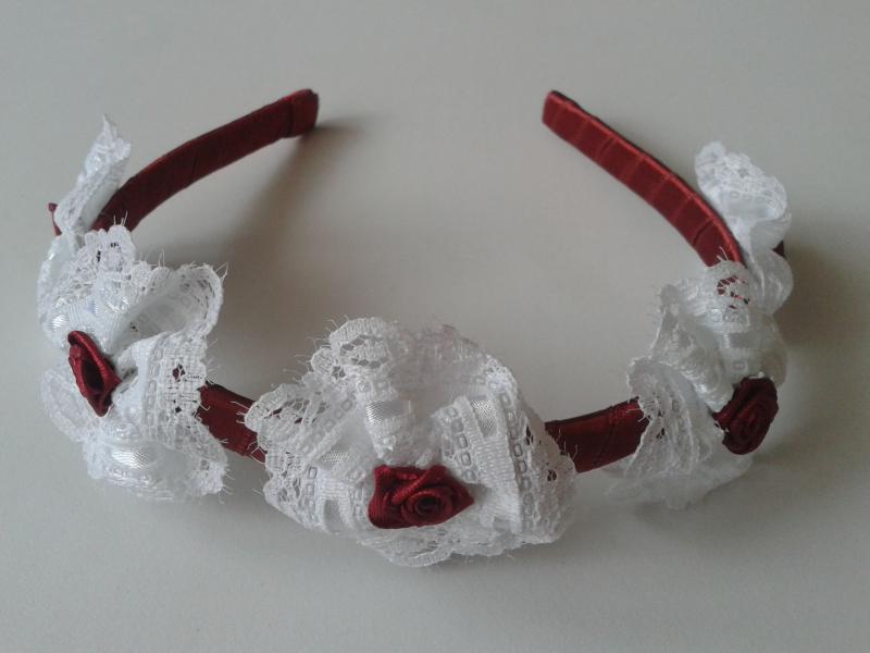 ESKÜVŐ HPT08 - Fehér csipke virágos bordó hajpánt, hajráf